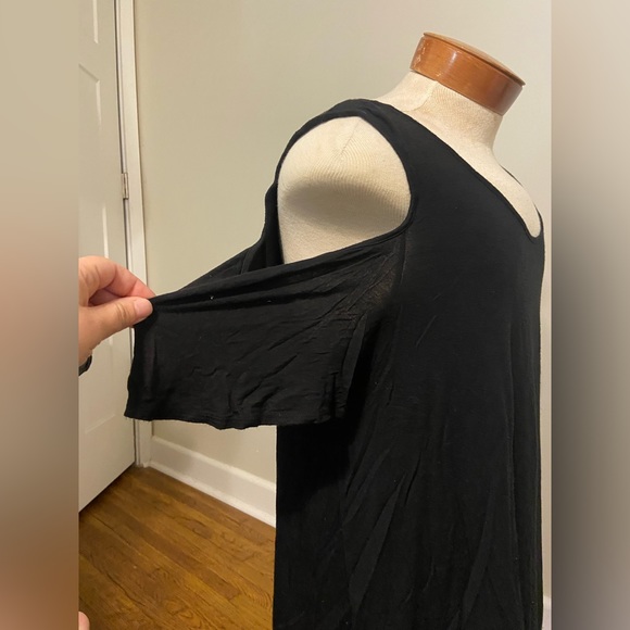 Cold Shoulder Teee - Picture 3 of 4